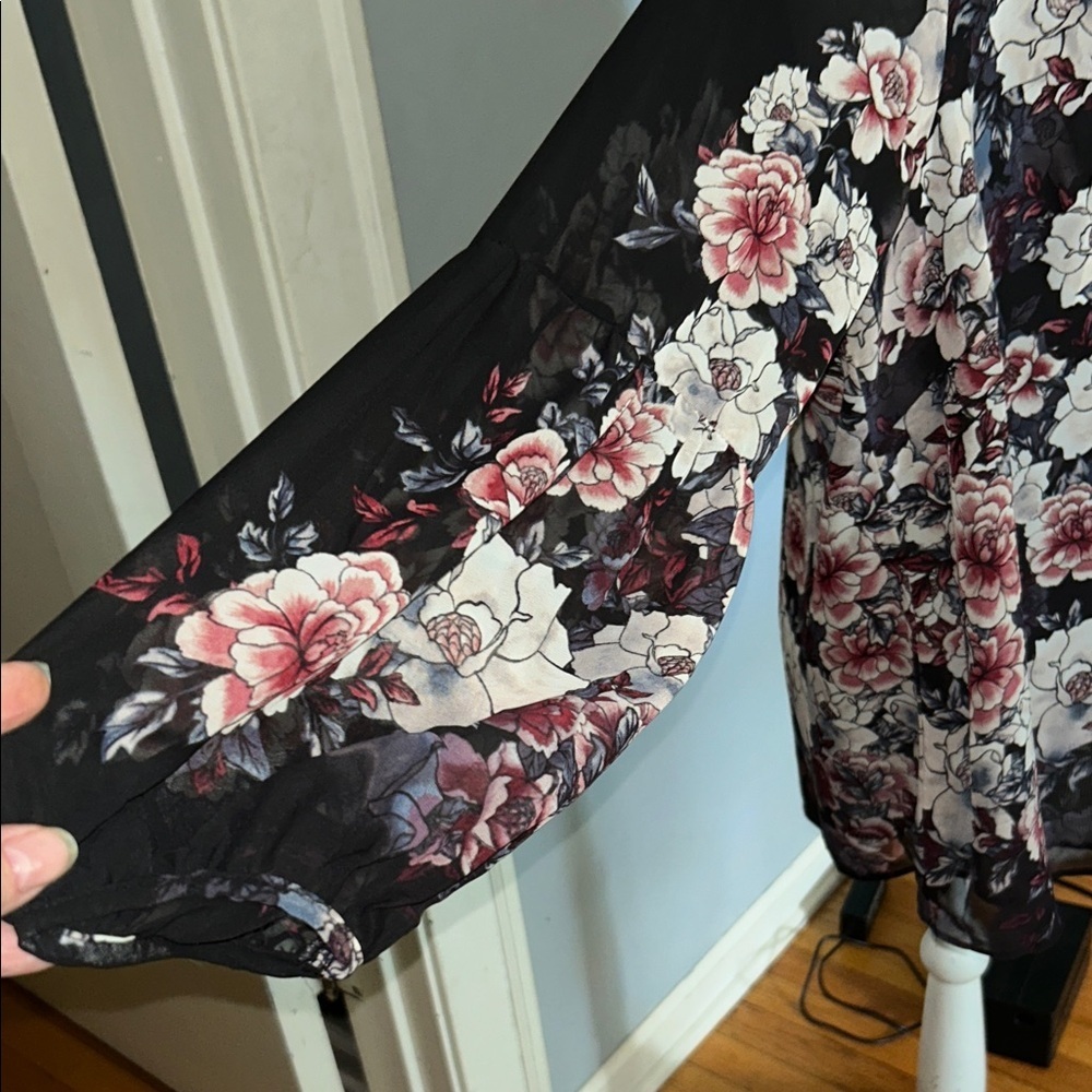 Zac & Rachel Black Floral Blouse - Picture 4 of 9